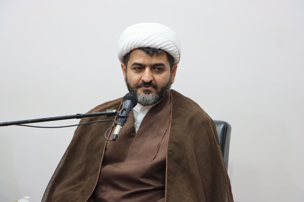 وظیفه تاریخی حوزه‌های علمیه در میدان فتنه؛ تصویرسازی حق از باطل و بازسازی هویت معنویت‌گرایی سیاسی