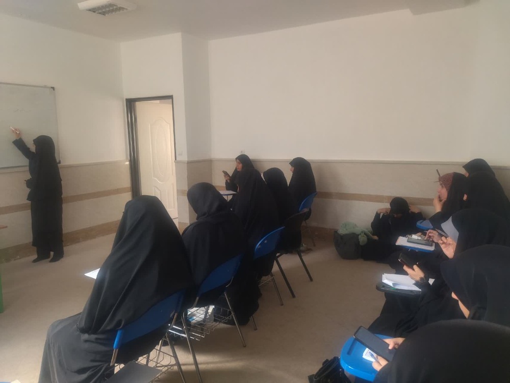 برگزاری کارگاه پایان‌نامه‌نویسی در مدرسه علمیه خرم‌آباد