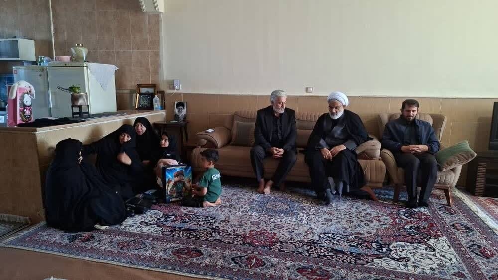 دیدار کادر و طلاب مدرسه علمیه ریحانه‌النبی(س) رفسنجان با خانواده شهیده صلحی‌زاده