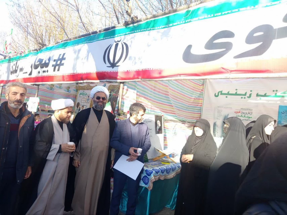 بازدید نماینده مدیریت حوزه‌های علمیه کشور از موکب‌های فعال کردستان؛ تقدیر از تلاش خواهران طلبه در بیجار، قروه و سریش آباد
