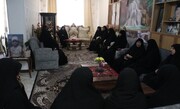 دیدار مدیر و معاونان مدیریت حوزه علمیه خواهران کرمان با خانواده شهید اکبر آریانپور