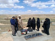 دیدار مدیر حوزه‌های علمیه خواهران کردستان با خانواده‌های شهدای جنگ رمضان در بیجار