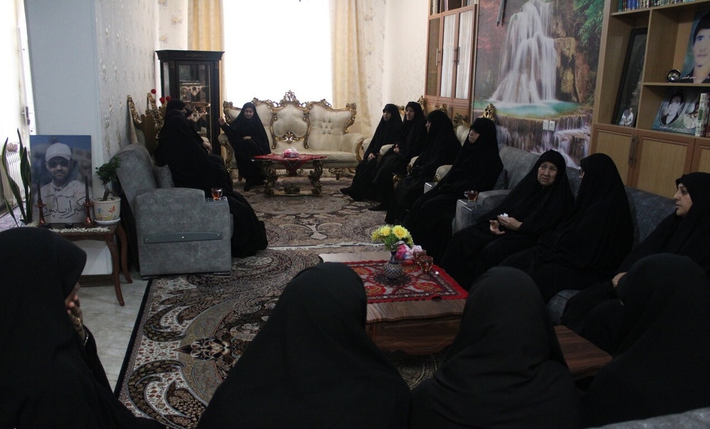 دیدار مدیر و معاونان مدیریت حوزه علمیه خواهران کرمان با خانواده شهید اکبر آریانپور