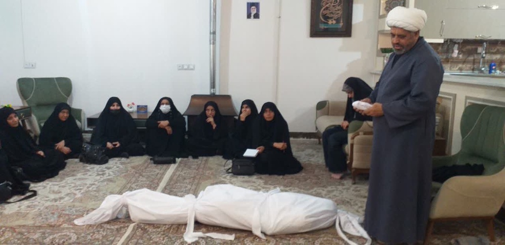 دوره تخصصی آموزش تغسیل و تکفین در مدارس علمیه خواهران لرستان