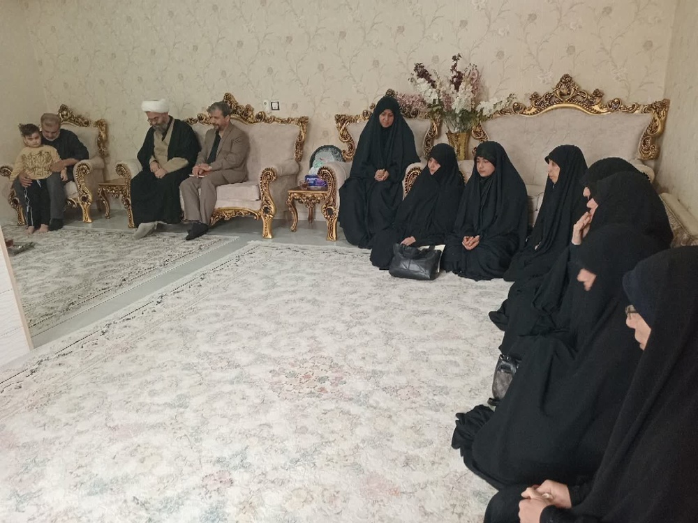 دیدار مدیر حوزه‌های علمیه خواهران استان کردستان با خانواده شهید «محمدمهدی قنبری» در سریش‌آباد