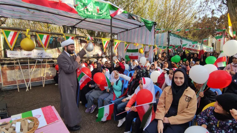برگزاری ویژه‌برنامه‌های دانش‌آموزی در موکب ایران قوی بیجار سربلند