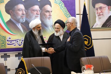 تصاویر/ مراسم تجلیل از اساتید مرکز آموزش‌های غیرحضوری حوزه‌های علمیه خواهران