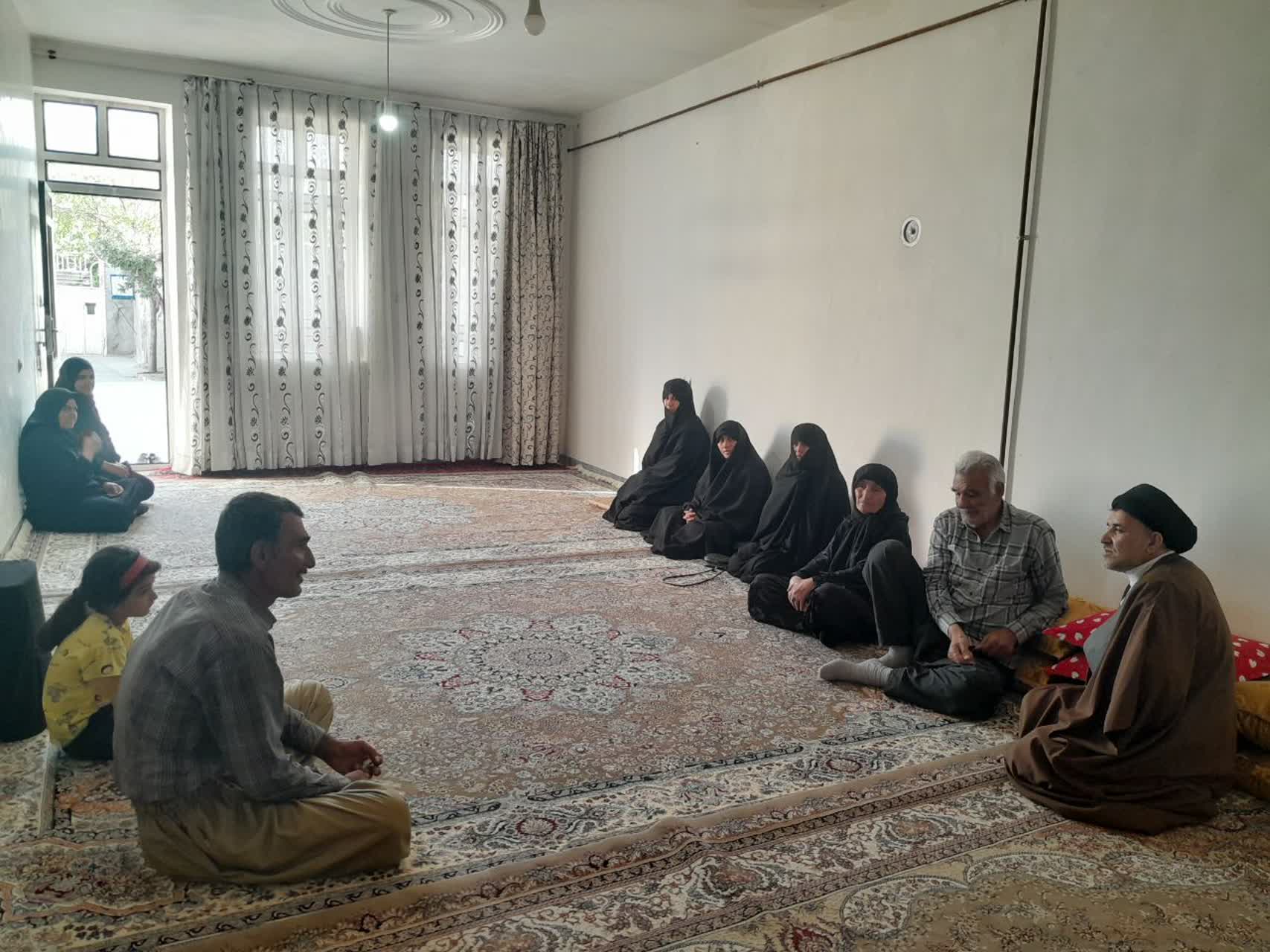دیدار مدیر حوزههای علمیه خواهران لرستان با خانوادههای شهدای کوهدشت؛ تجلیل از صبر، ایثار و اقتدار خانوادههای شهدا