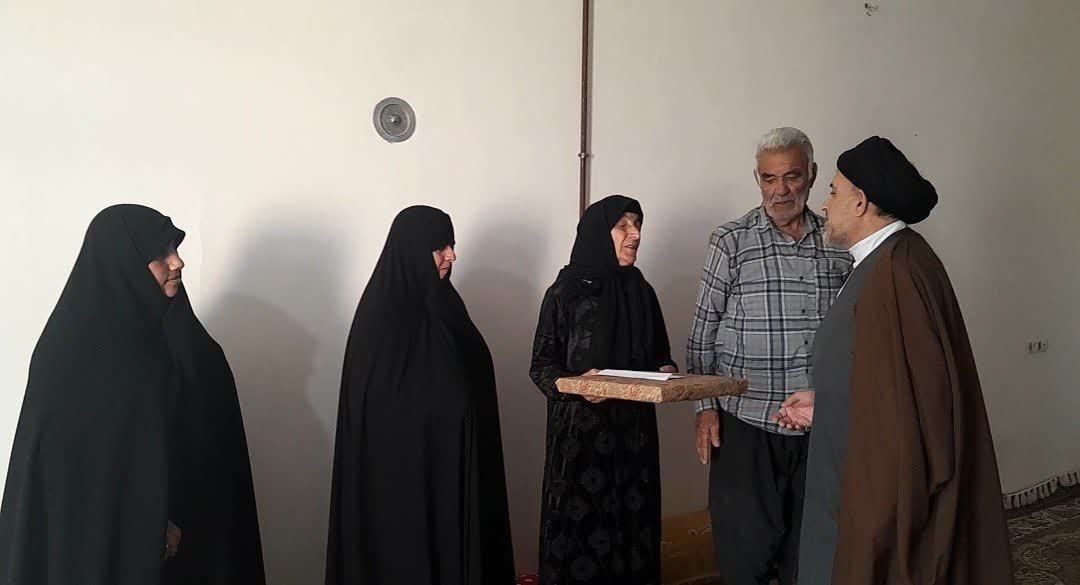 دیدار مدیر حوزه‌های علمیه خواهران لرستان با خانواده‌های شهدای کوهدشت؛ تجلیل از صبر، ایثار و اقتدار خانواده‌های شهدا