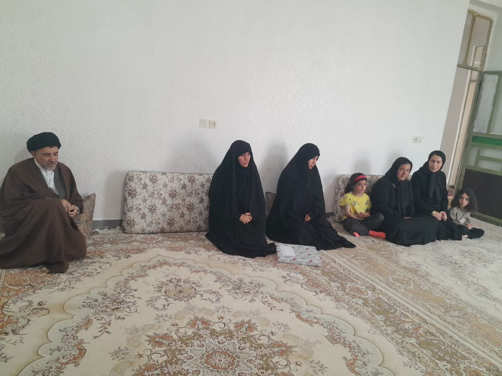 دیدار مدیر حوزههای علمیه خواهران لرستان با خانوادههای شهدای کوهدشت؛ تجلیل از صبر، ایثار و اقتدار خانوادههای شهدا