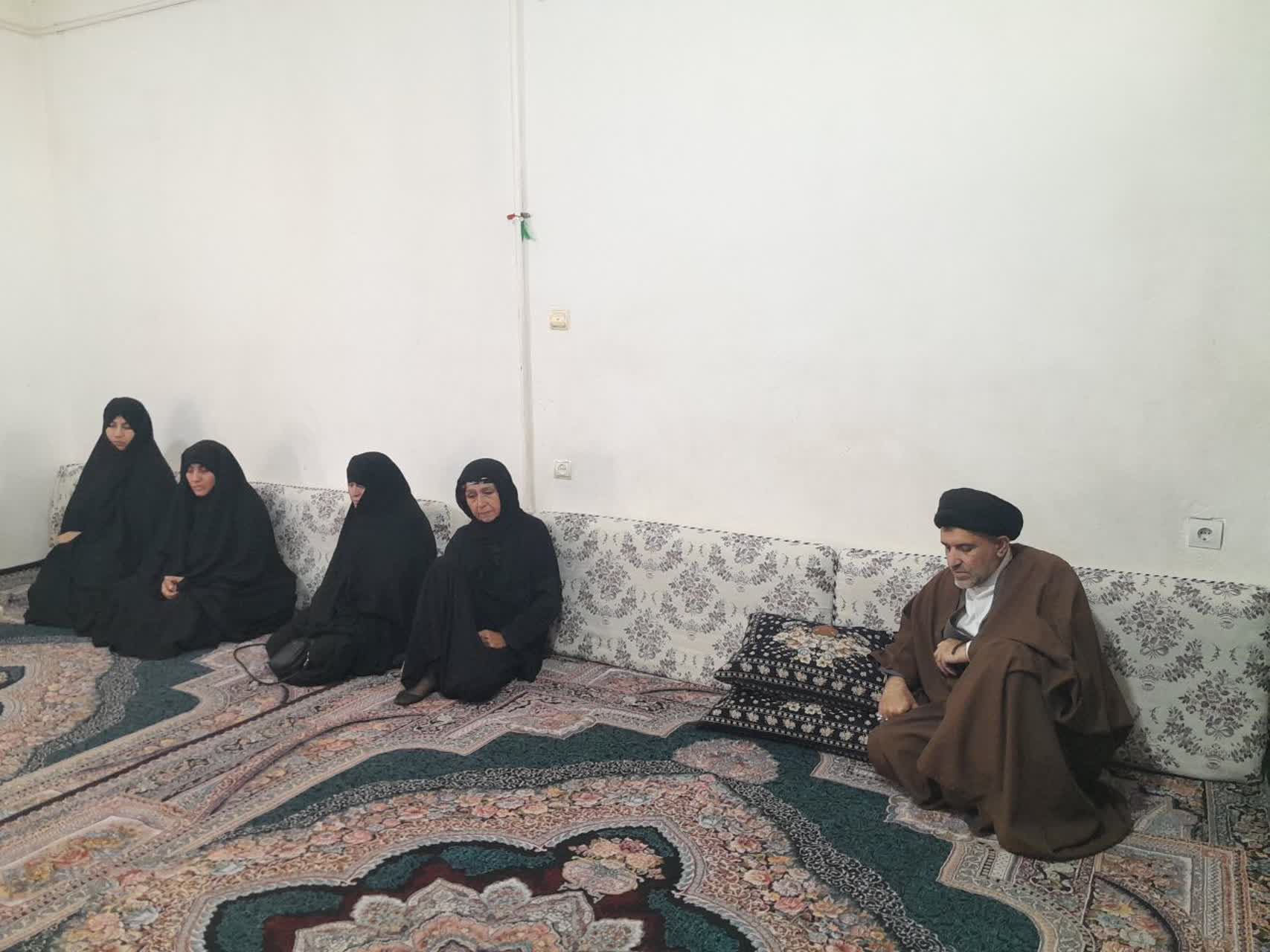 دیدار مدیر حوزههای علمیه خواهران لرستان با خانوادههای شهدای کوهدشت؛ تجلیل از صبر، ایثار و اقتدار خانوادههای شهدا
