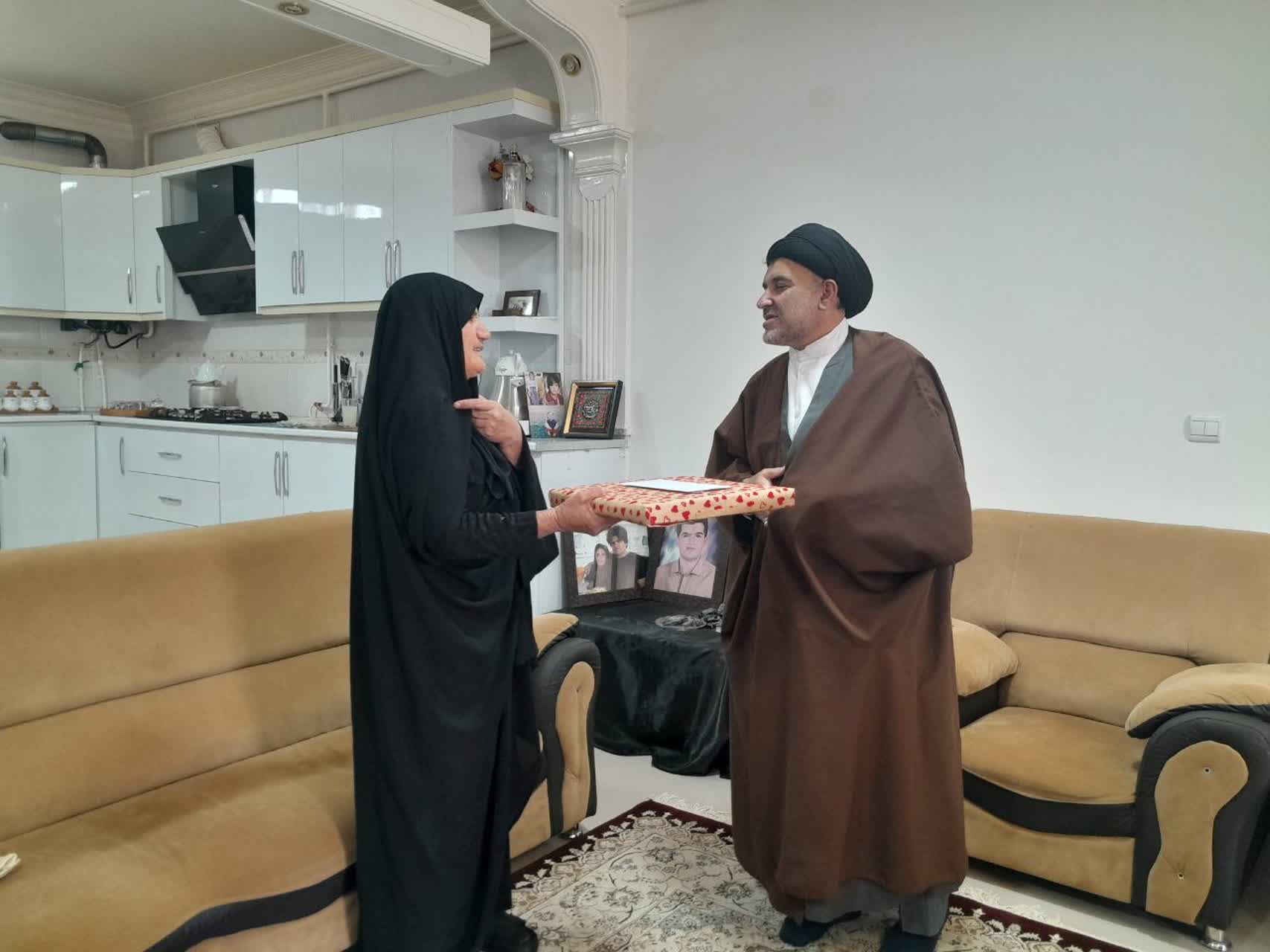دیدار مدیر حوزههای علمیه خواهران لرستان با خانوادههای شهدای کوهدشت؛ تجلیل از صبر، ایثار و اقتدار خانوادههای شهدا